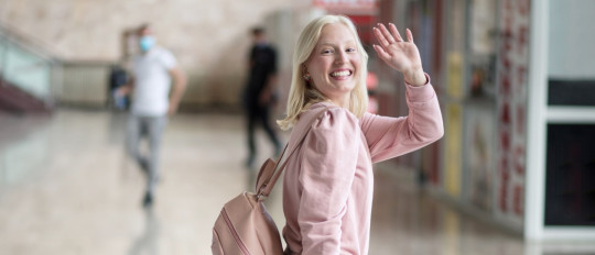 10 ways to say goodbye like  a true Frenchman!