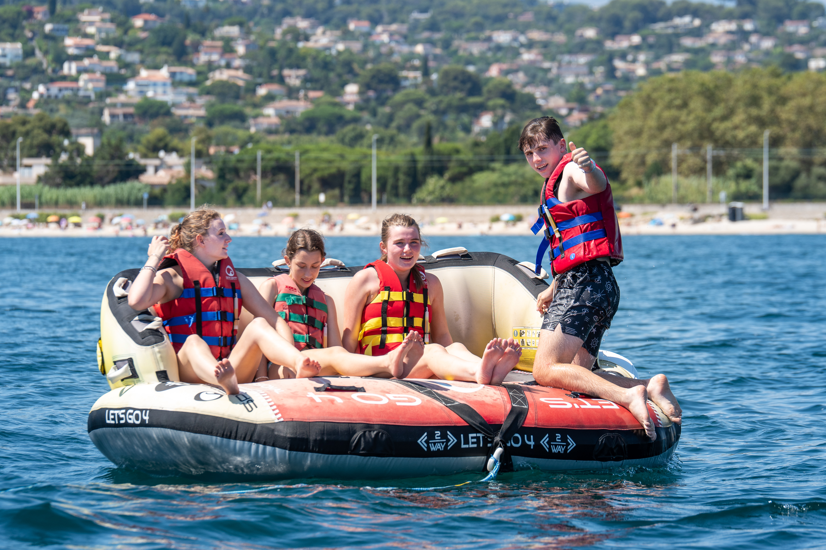 Bouee tractee groupe antibes